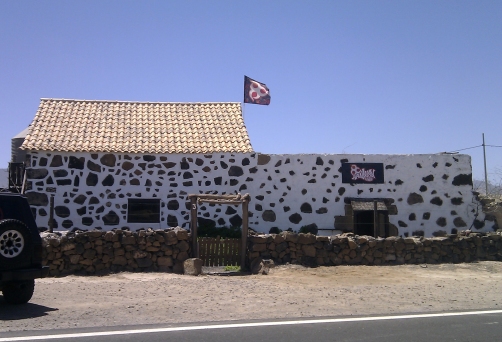 Fadi`s cool Rabbit house in Lajares ! Hook up with him for accomodation !